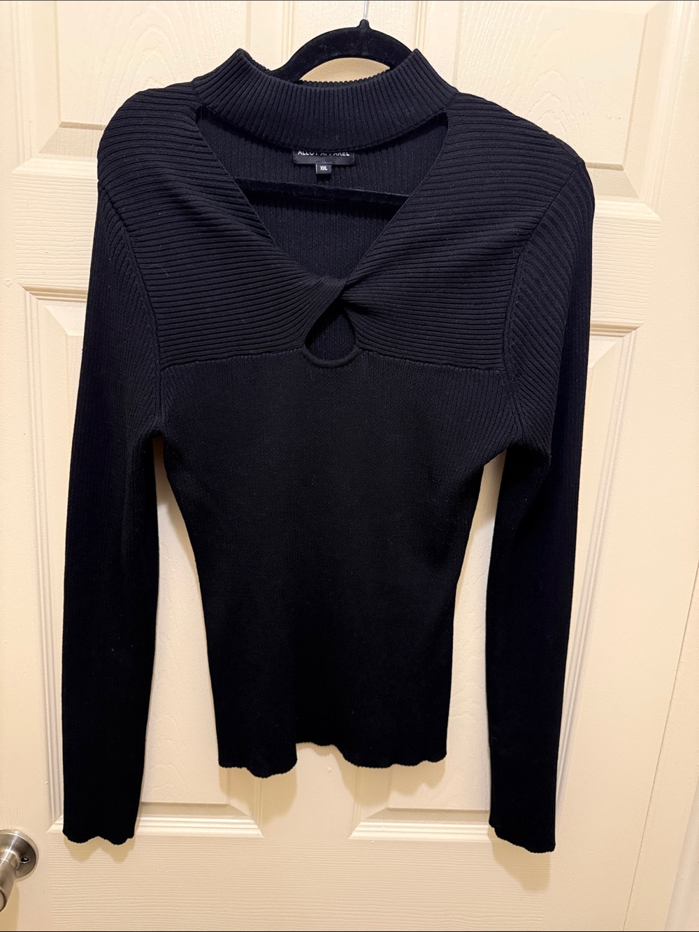 ALLOY Black Long-Sleeve Twist Keyhole Ribbed Knit Top